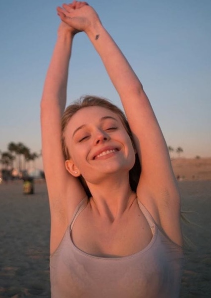 Emily Alyn Lind photo