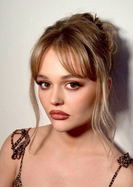 Emily Alyn Lind photo
