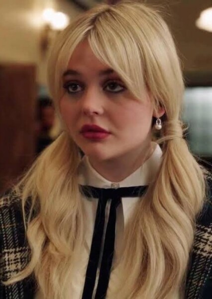 Emily Alyn Lind photo