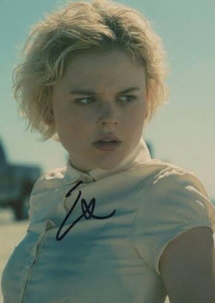 Emily Alyn Lind photo