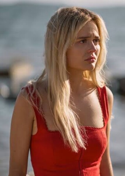 Emily Alyn Lind photo