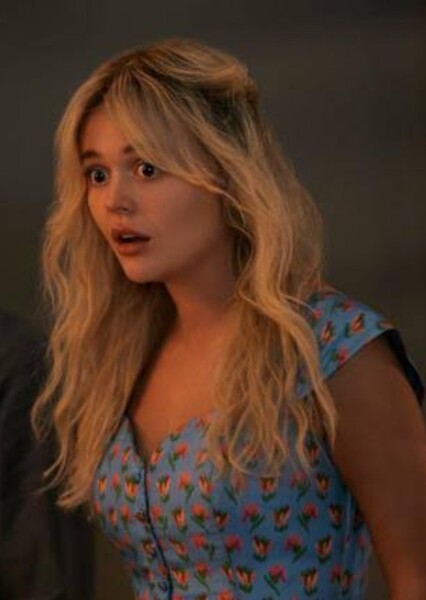 Emily Alyn Lind photo