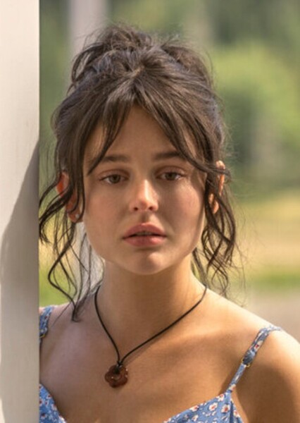 Emily Alyn Lind photo