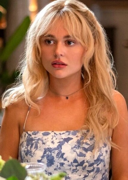 Emily Alyn Lind photo