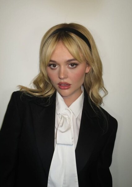Emily Alyn Lind photo
