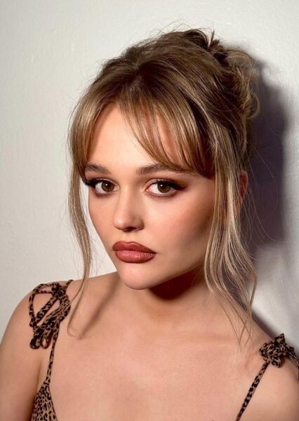 Emily Alyn Lind photo