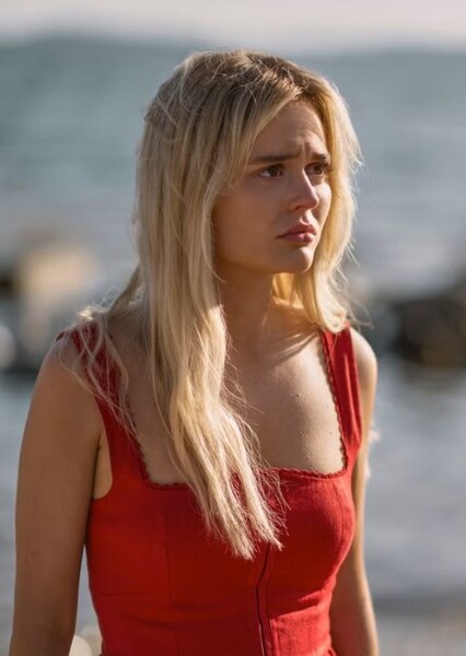 Emily Alyn Lind photo