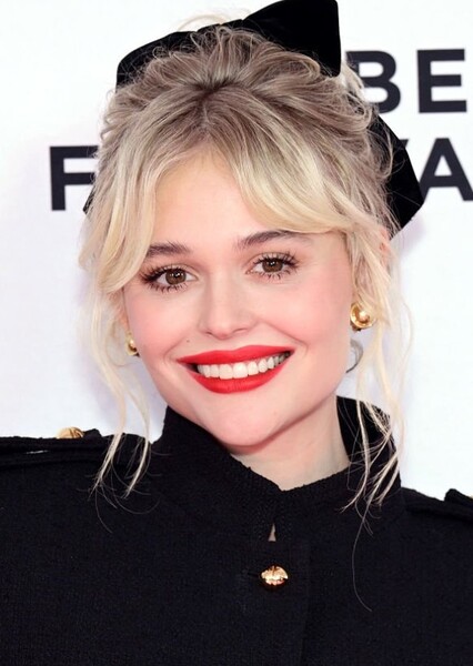 Emily Alyn Lind photo