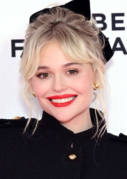 Emily Alyn Lind photo