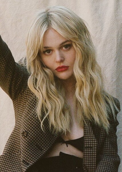 Emily Alyn Lind photo