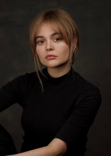 Emily Alyn Lind photo
