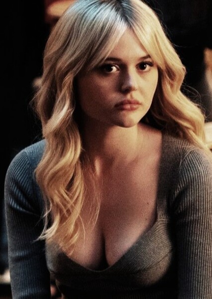 Emily Alyn Lind photo