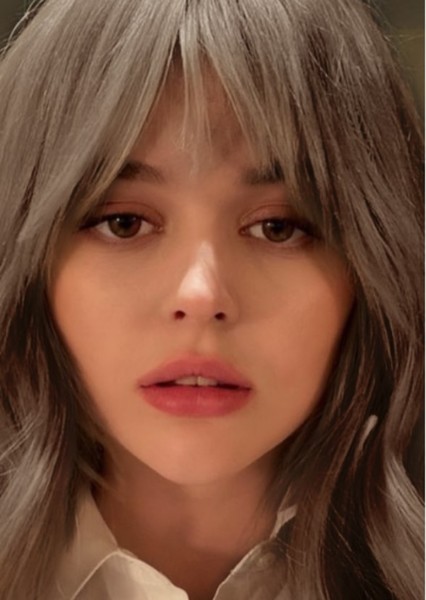 Emily Alyn Lind photo