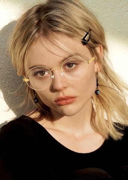 Emily Alyn Lind photo
