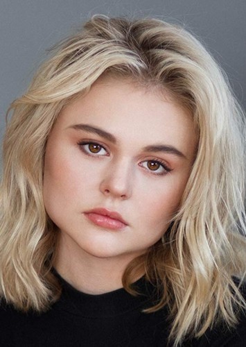 Emily Alyn Lind photo