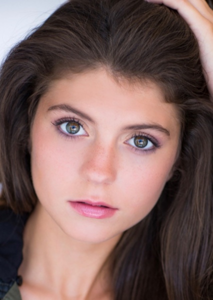 Emily Bader photo