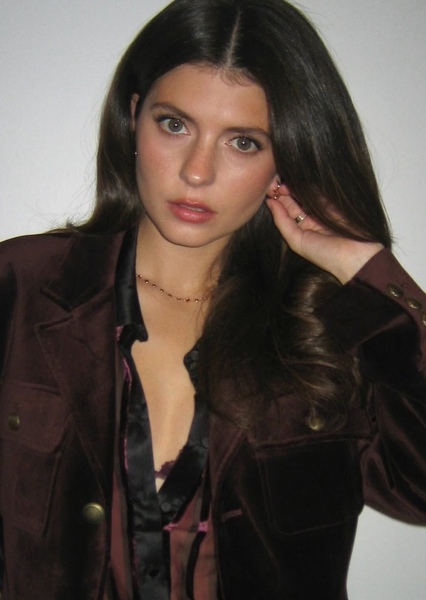 Emily Bader photo
