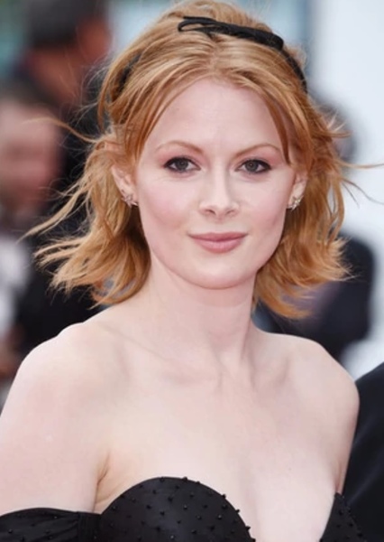 Emily Beecham photo