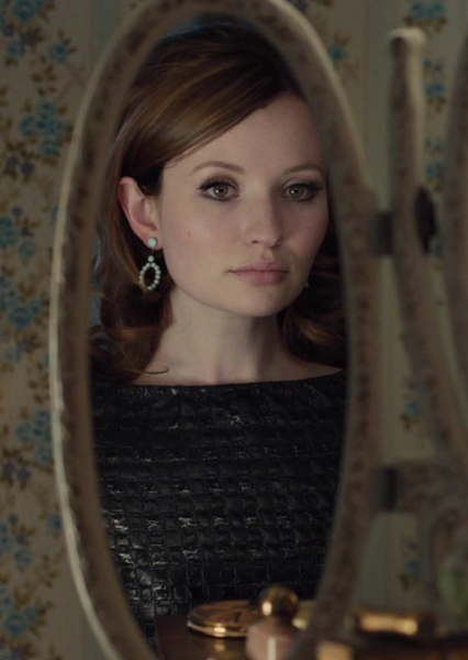 Emily Browning photo