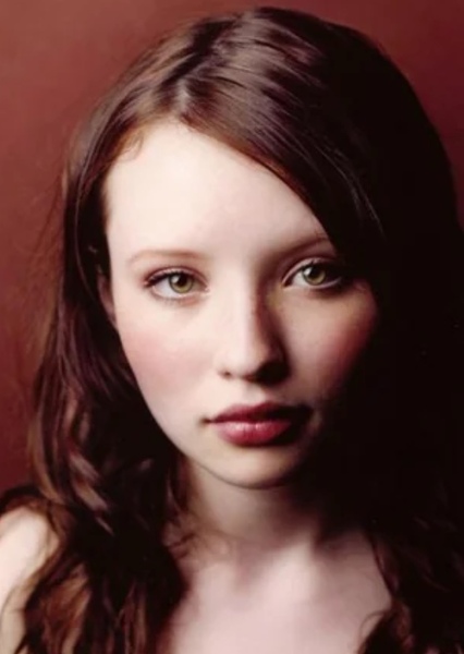 Emily Browning photo