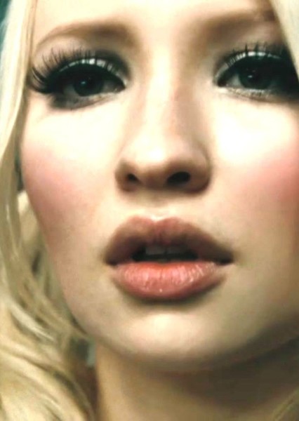 Emily Browning photo