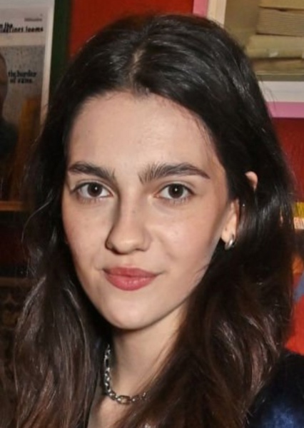 Emily Carey photo