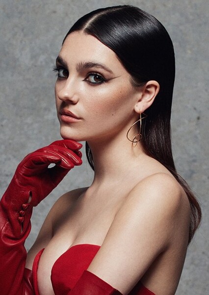 Emily Carey photo