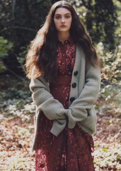 Emily Carey photo