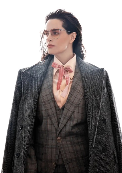 Emily Hampshire photo