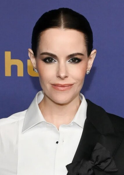 Emily Hampshire photo