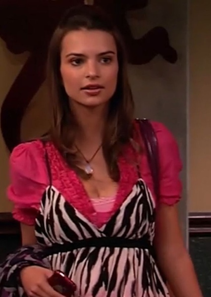 Emily Ratajkowski photo