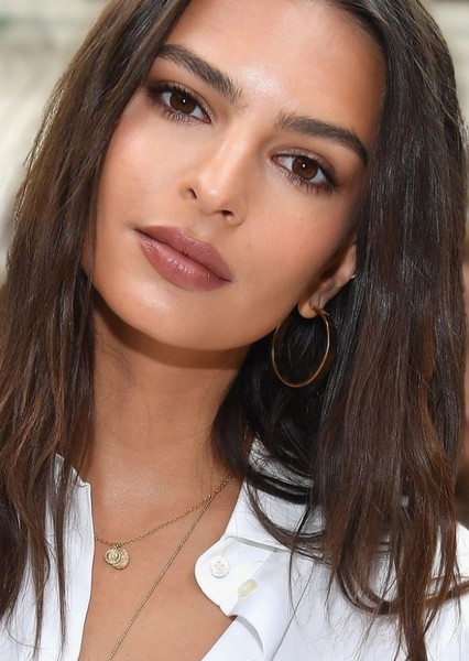 Emily Ratajkowski photo
