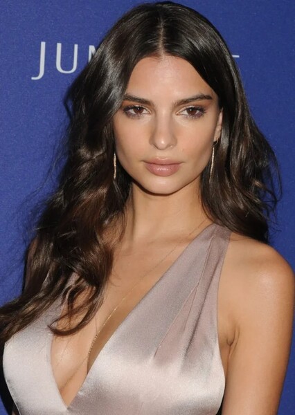 Emily Ratajkowski photo