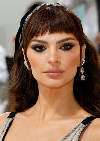 Emily Ratajkowski photo