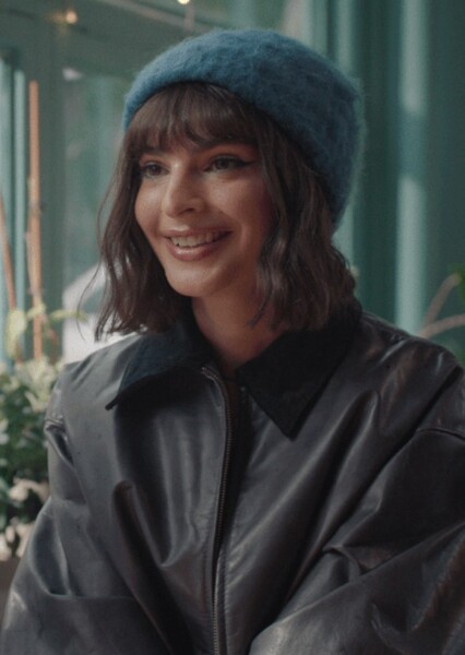 Emily Ratajkowski photo