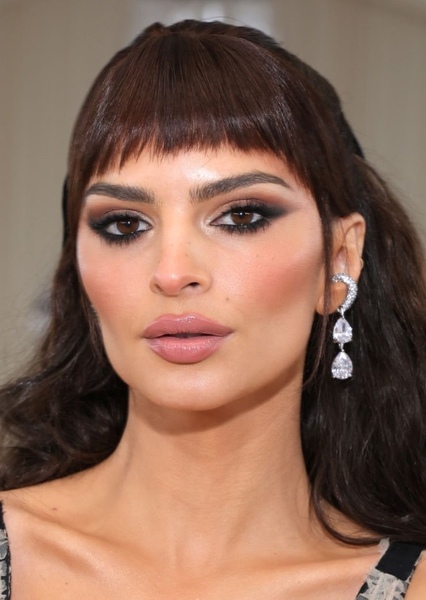 Emily Ratajkowski photo