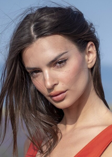 Emily Ratajkowski photo