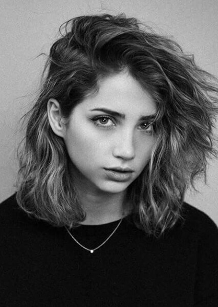 Emily Rudd photo