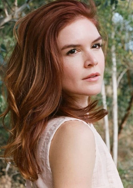 Emily Tyra photo