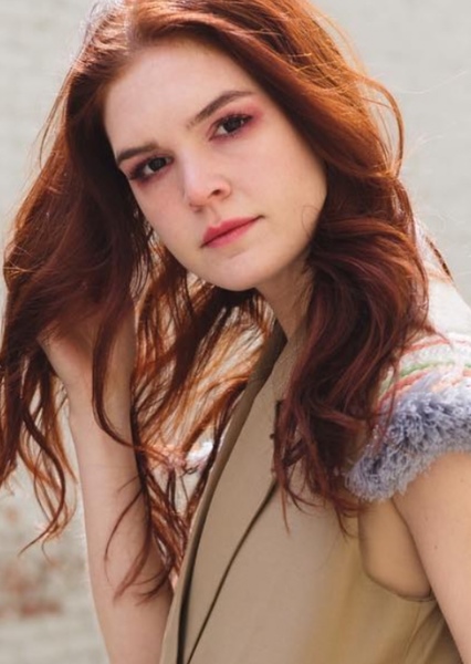 Emily Tyra photo