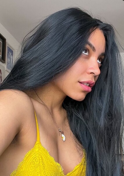 Emma Araujo photo