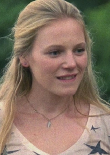 Emma Bell photo