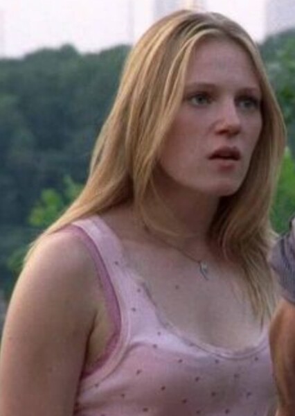 Emma Bell photo