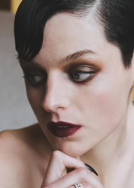 Emma Corrin photo