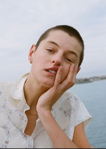 Emma Corrin photo