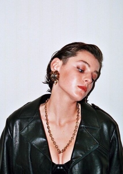 Emma Corrin photo