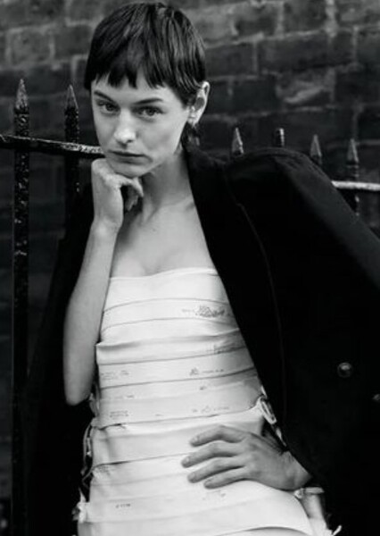 Emma Corrin photo