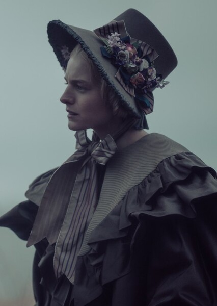 Emma Corrin photo