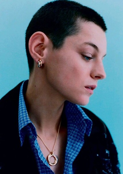 Emma Corrin photo