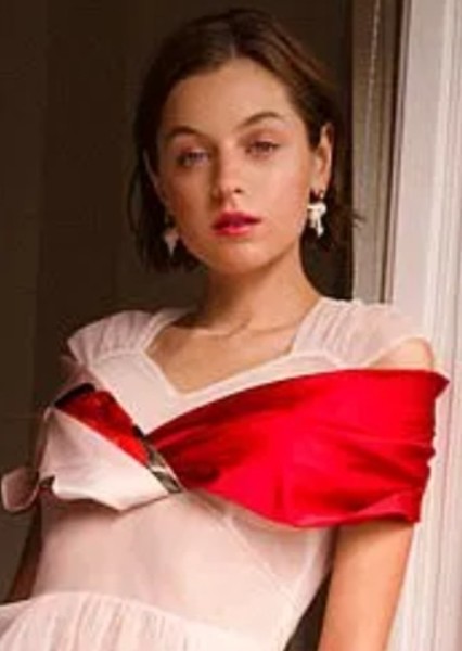 Emma Corrin photo